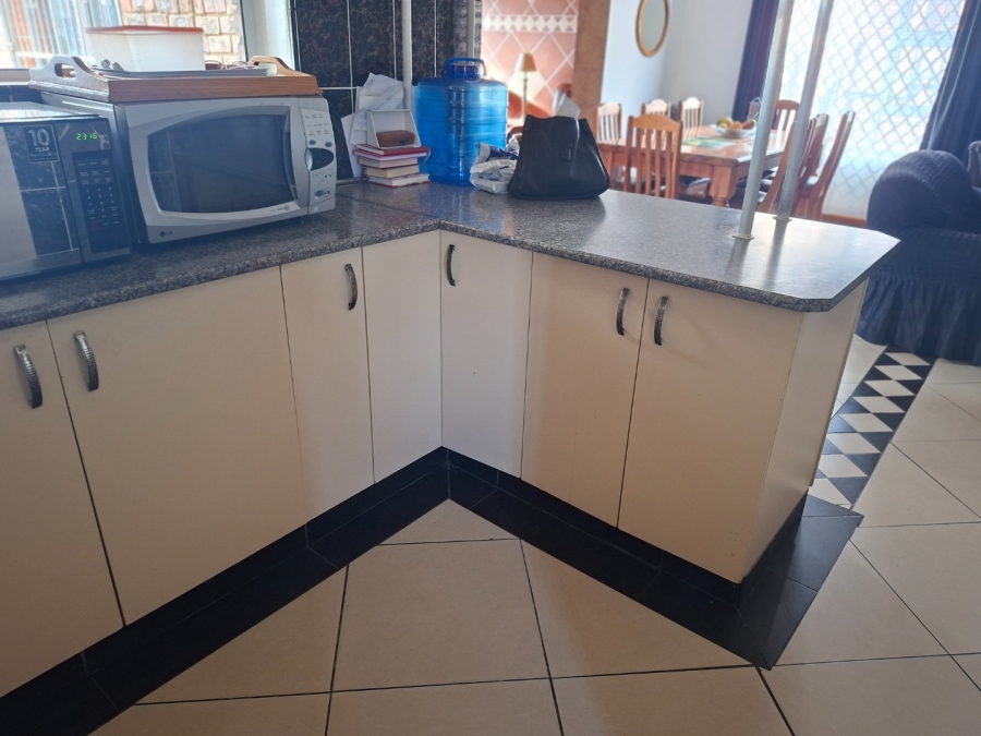 3 Bedroom Property for Sale in Levallia Western Cape